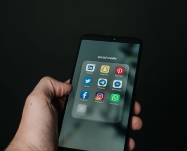 Reprendre le contrôle : adopter une approche plus consciente des réseaux sociaux au quotidien