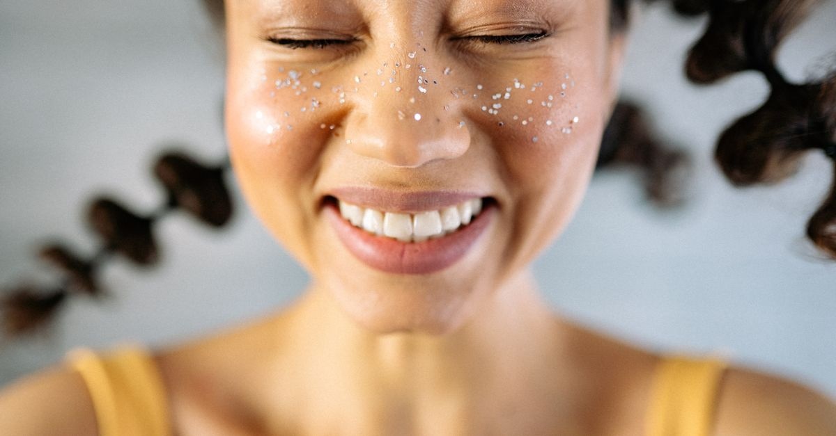 Peptides et peau du visage : le secret jeunesse pour une mine plus ferme et lumineuse
