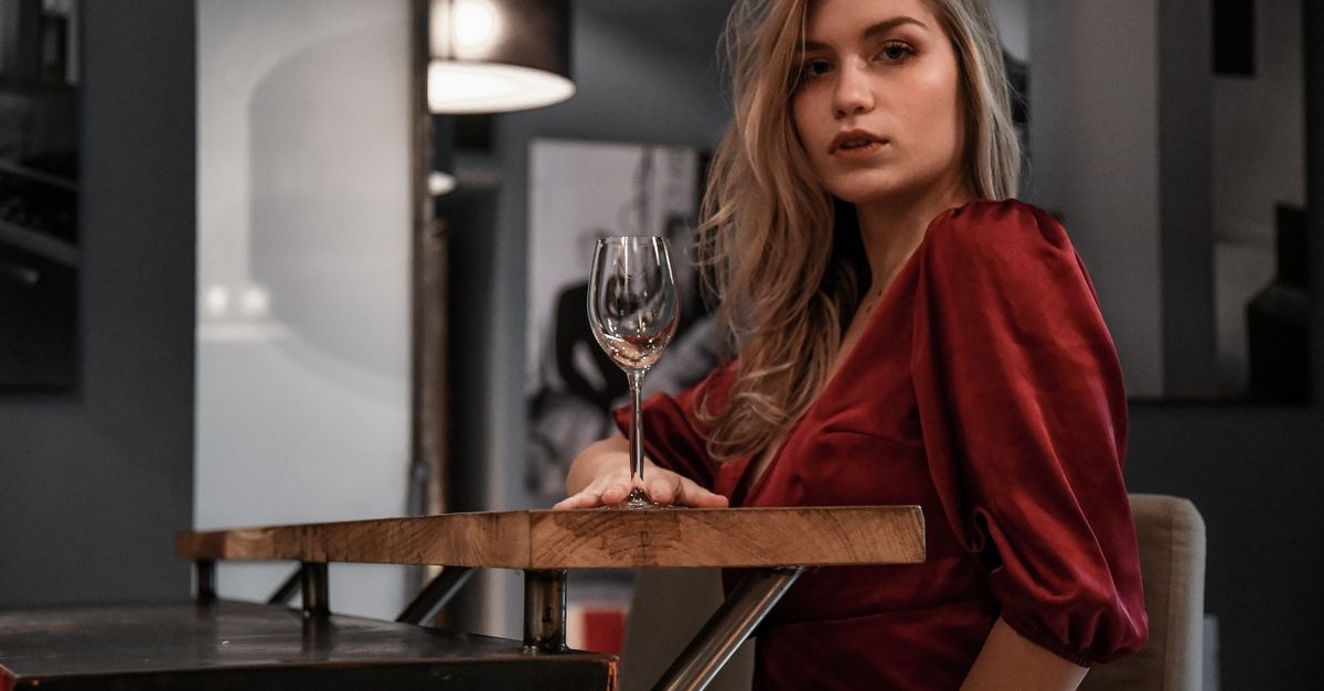 Tenues irrésistibles pour un dîner romantique : idées chic et faciles à adopter