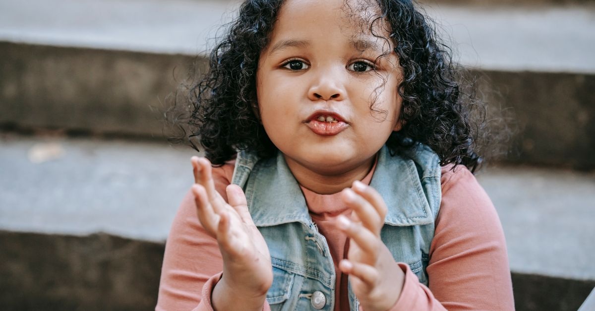 Mon enfant parle-t-il en retard ? 7 signes qui doivent vous alerter