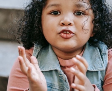 Mon enfant parle-t-il en retard ? 7 signes qui doivent vous alerter