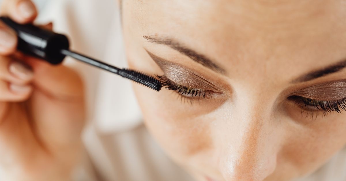 Cils droits : le mascara qui les recourbe et les sublime en un clin d’œil