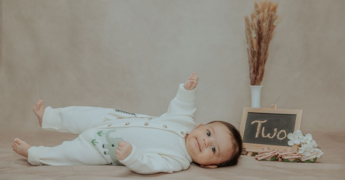 Comprendre les pics de croissance de bébé : signes, durée et astuces pour mieux les vivre