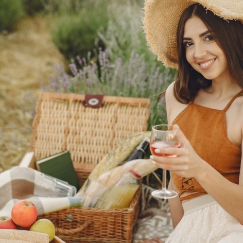 Look champêtre et chic : l’inspiration tenue parfaite pour un pique-nique