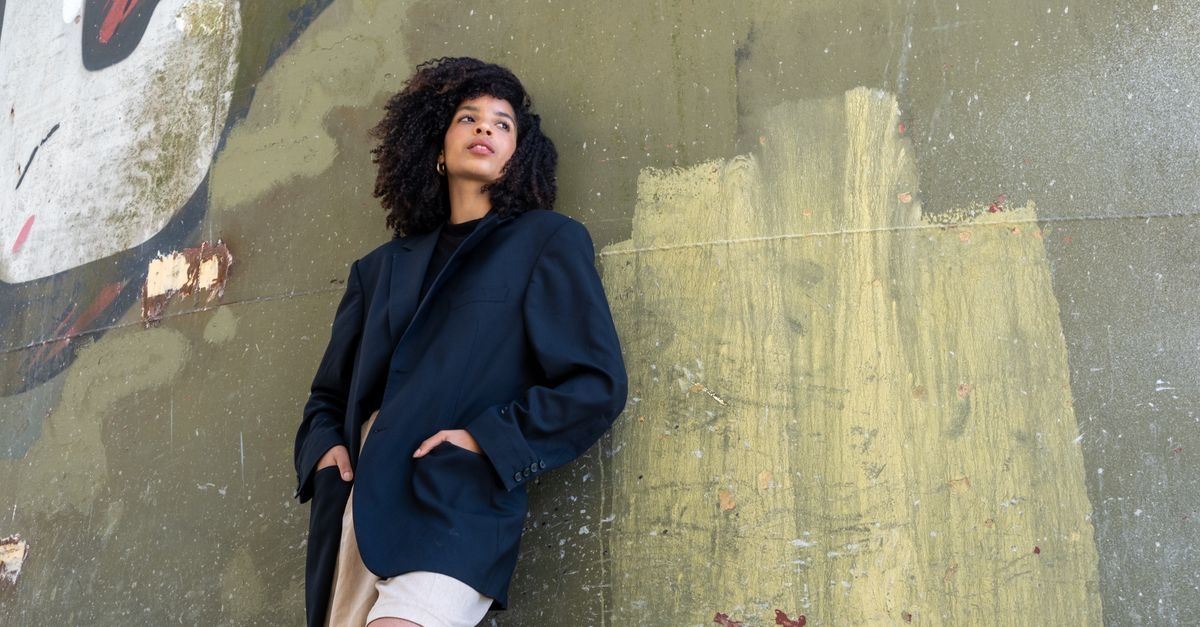 Comment porter un blazer avec une robe : 10 idées chic pour toutes les occasions
