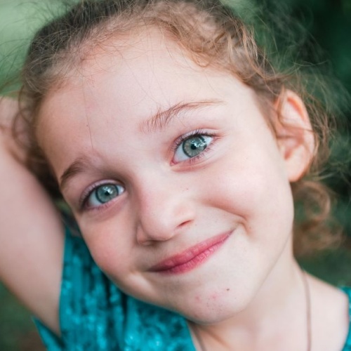 Cultiver la confiance dès la petite enfance : renforcer l’estime de soi des tout-petits