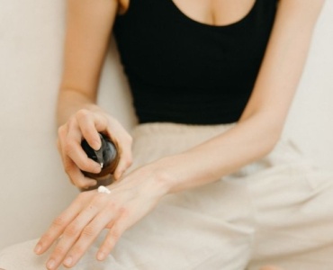 Peau douce toute la journée : l’huile nourrissante qui booste l’hydratation du corps