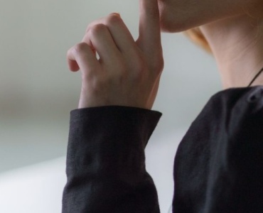 Quand il ne répond plus : décrypter le silence après un premier rendez-vous et reprendre confiance