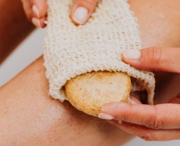 Peau toute douce : 7 recettes maison d’exfoliation naturelle pour le corps