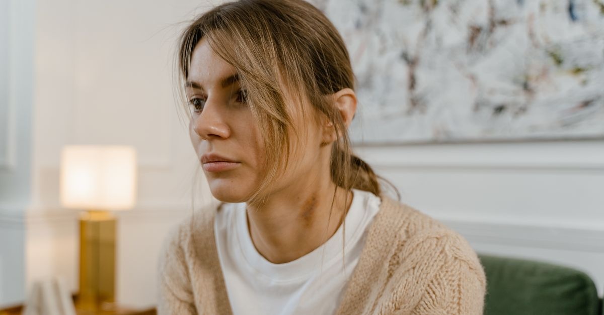 Quand l’amour fait mal : 7 signaux d’un attachement traumatique à reconnaître