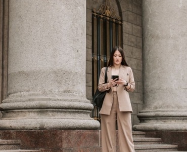 Le pantalon palazzo au bureau : l’élégance fluide qui change tout