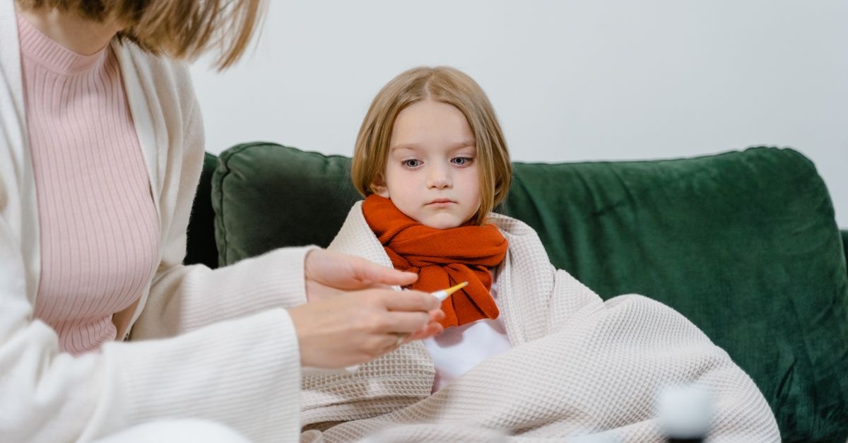 Fièvre chez l’enfant : les bons réflexes pour la gérer sereinement (et quand consulter)