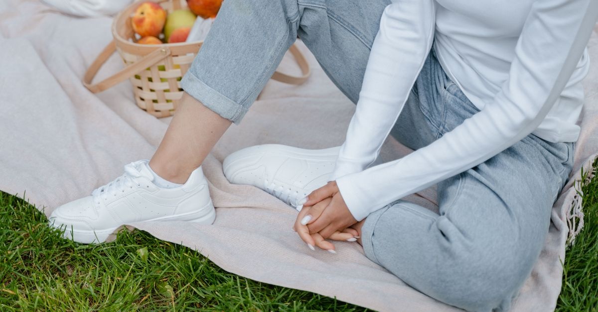 Élégance décontractée : comment sublimer votre look avec des baskets
