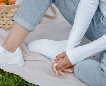 Élégance décontractée : comment sublimer votre look avec des baskets